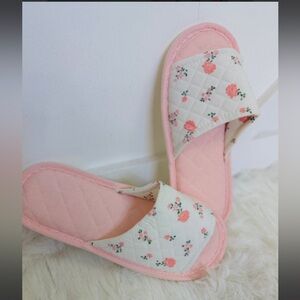 New POL Floral Pink Quilted Slippers Size Small/Medium (US SZ 6-8) Women’s